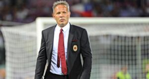 Milan Sinisa Mihajlovic gestures during the Italian Serie A soccer match ACF Fiorentina vs Ac Milan at Artemio Franchi stadium in Florence, Italy 23 August 2015. ANSA/MAURIZIO DEGL INNOCENTI