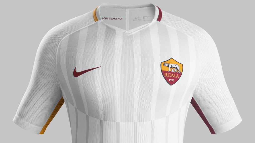 La Roma presenta ufficialmente la nuova maglia da trasferta (FOTO)